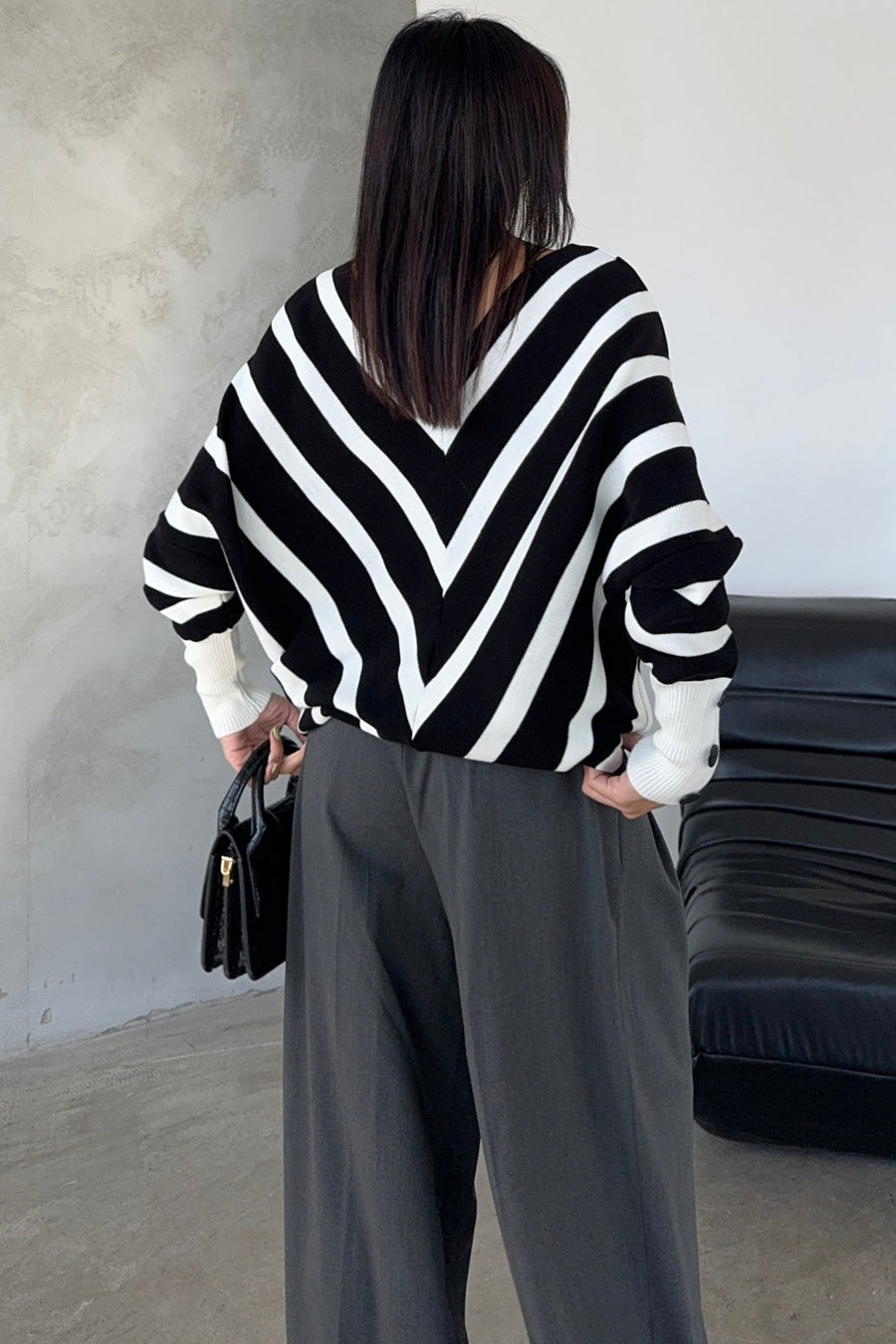 OFF SHOULDERS STRIPED KNITTED SWEATER WITH BUTTONS IN BLACK/WHITE