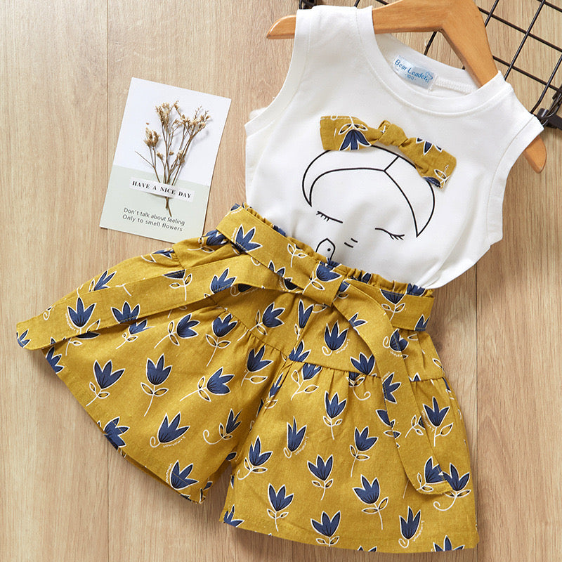 Cartoon print,kids set in yellow.